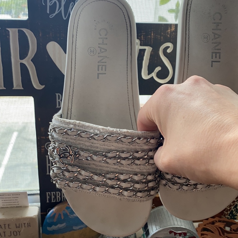 - 💞💖AUTHENTIC Chanel slides💖💞